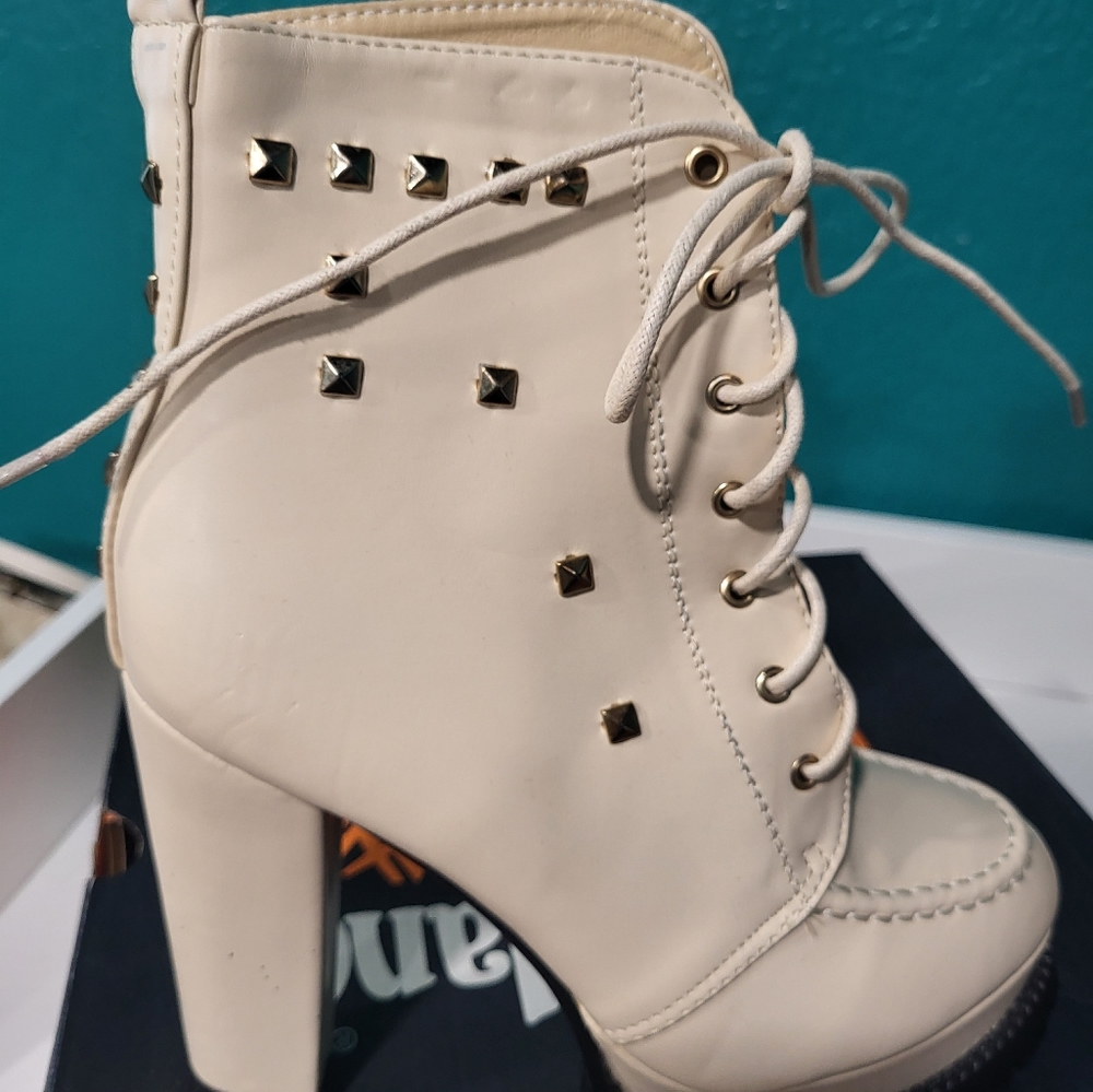 High heels boots,for sale.
